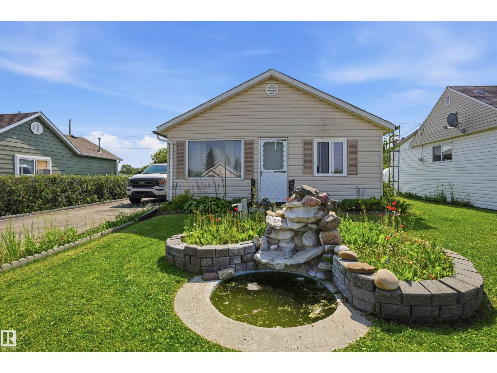 4741 51 Ave Property Photo 1