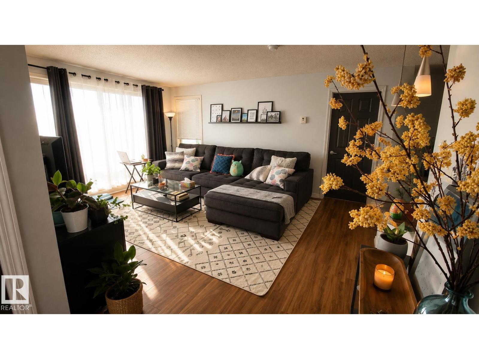 #301 13907 136 ST NW Property Photo 1