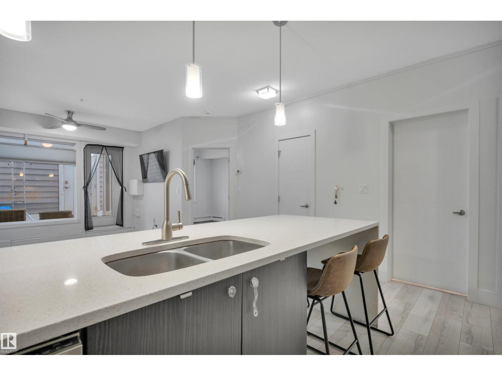 #105 10030 83 Av Nw Property Photo 10