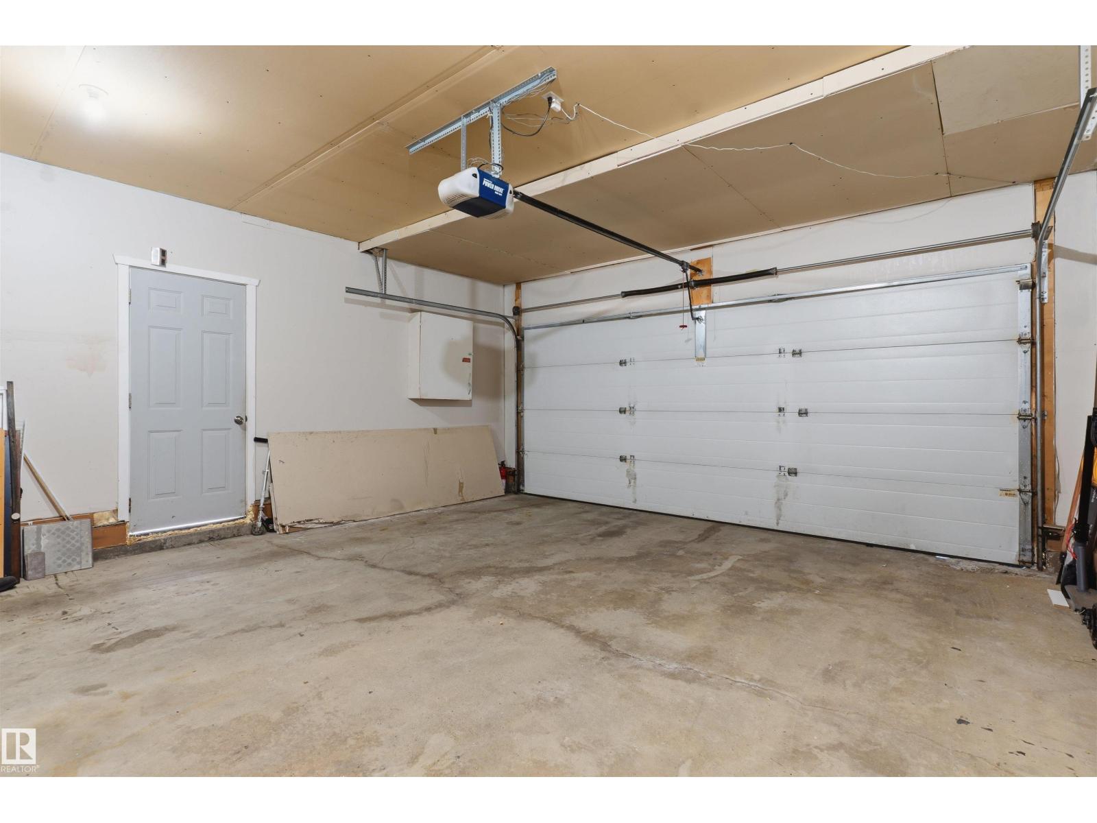 3760 12 St Nw Property Photo 38