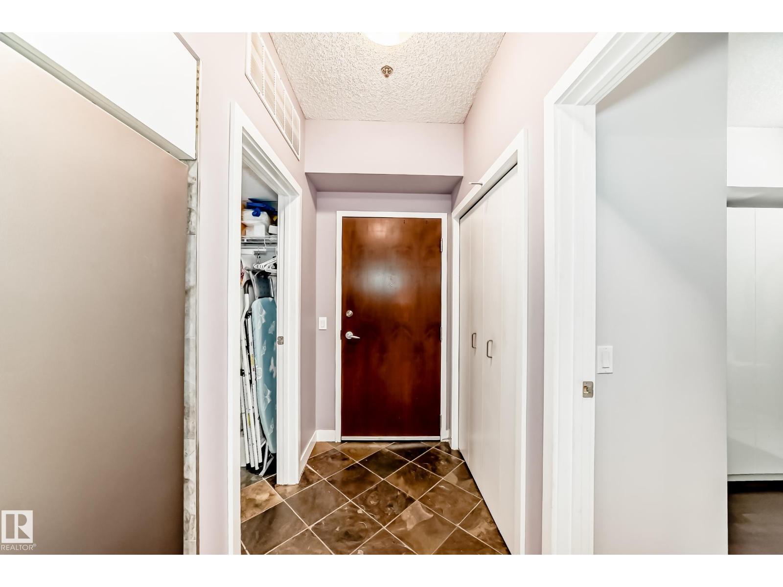 #211 9750 94 St Nw Property Photo 6