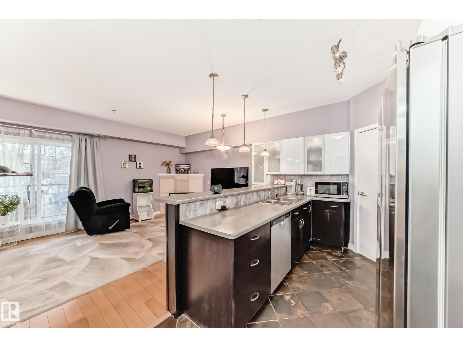 #211 9750 94 St Nw Property Photo 9