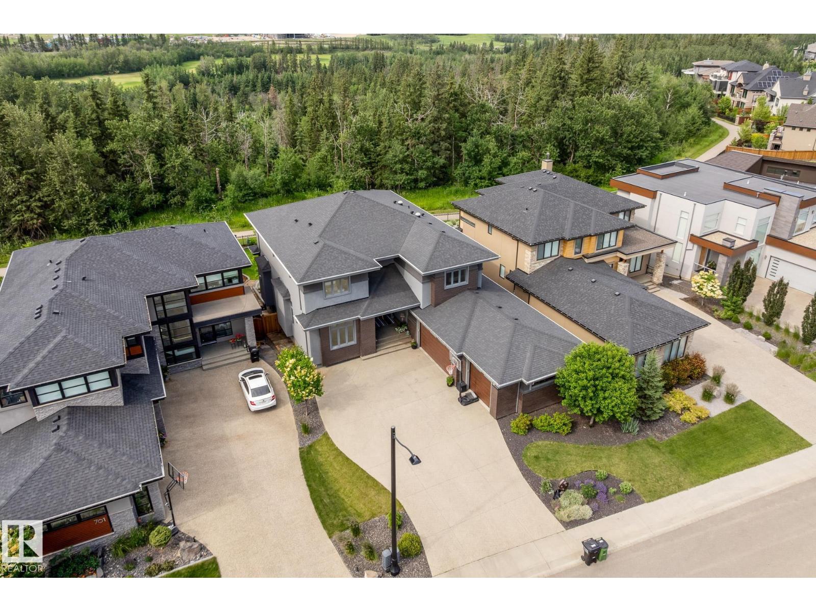 699 Howatt DR SW
