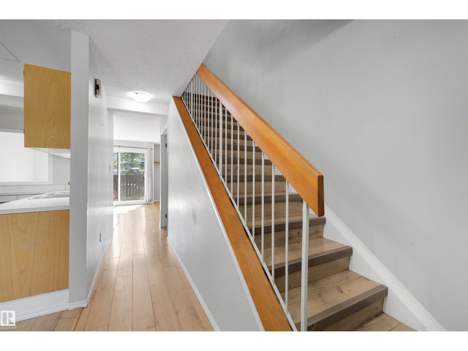12080 25 Av Nw Property Photo 3