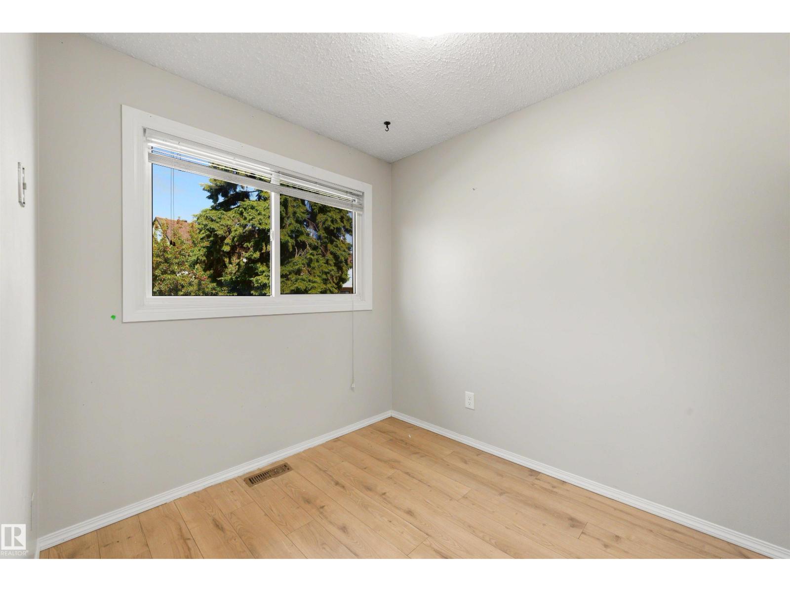 12080 25 Av Nw Property Photo 4