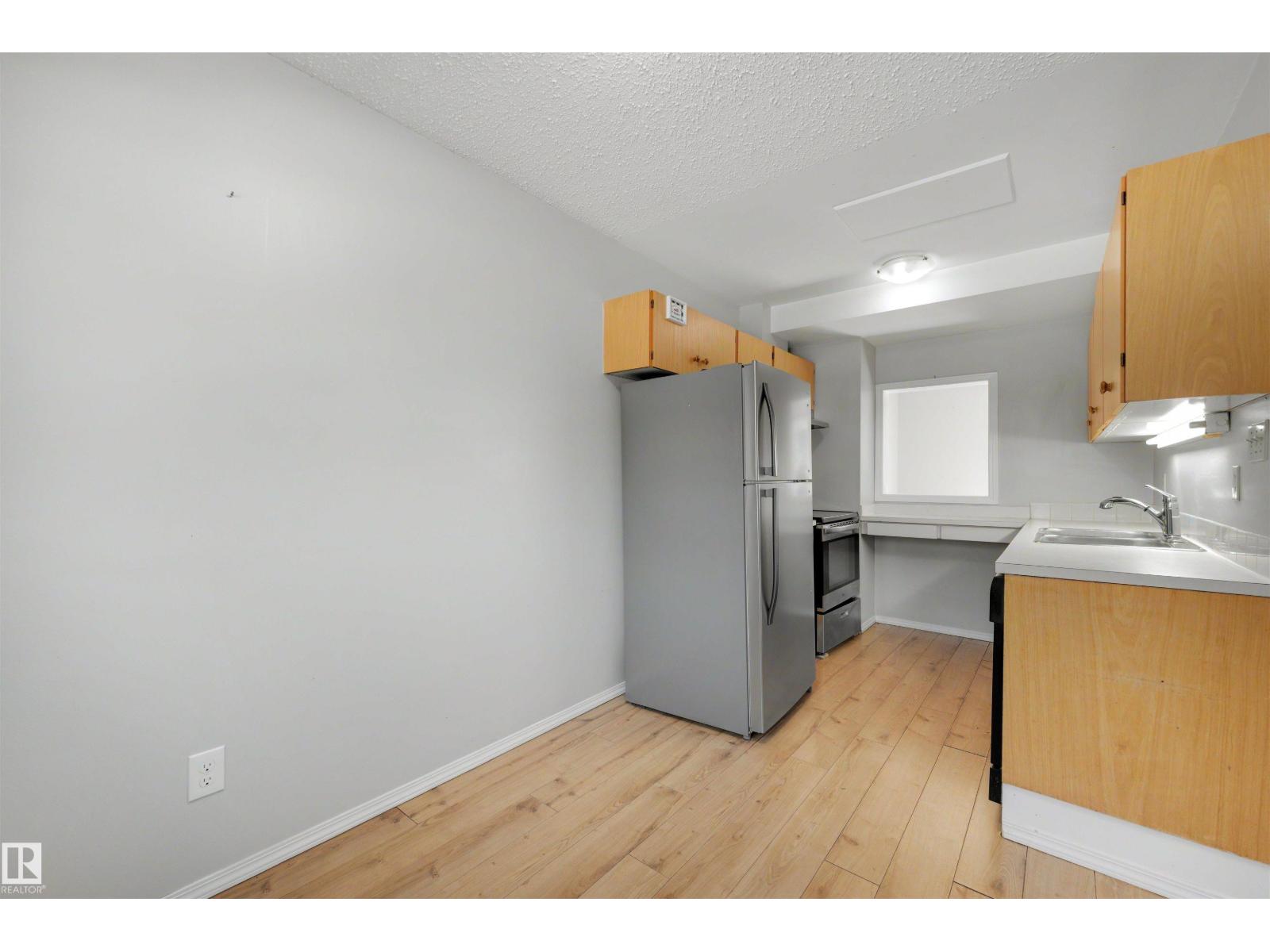 12080 25 Av Nw Property Photo 5