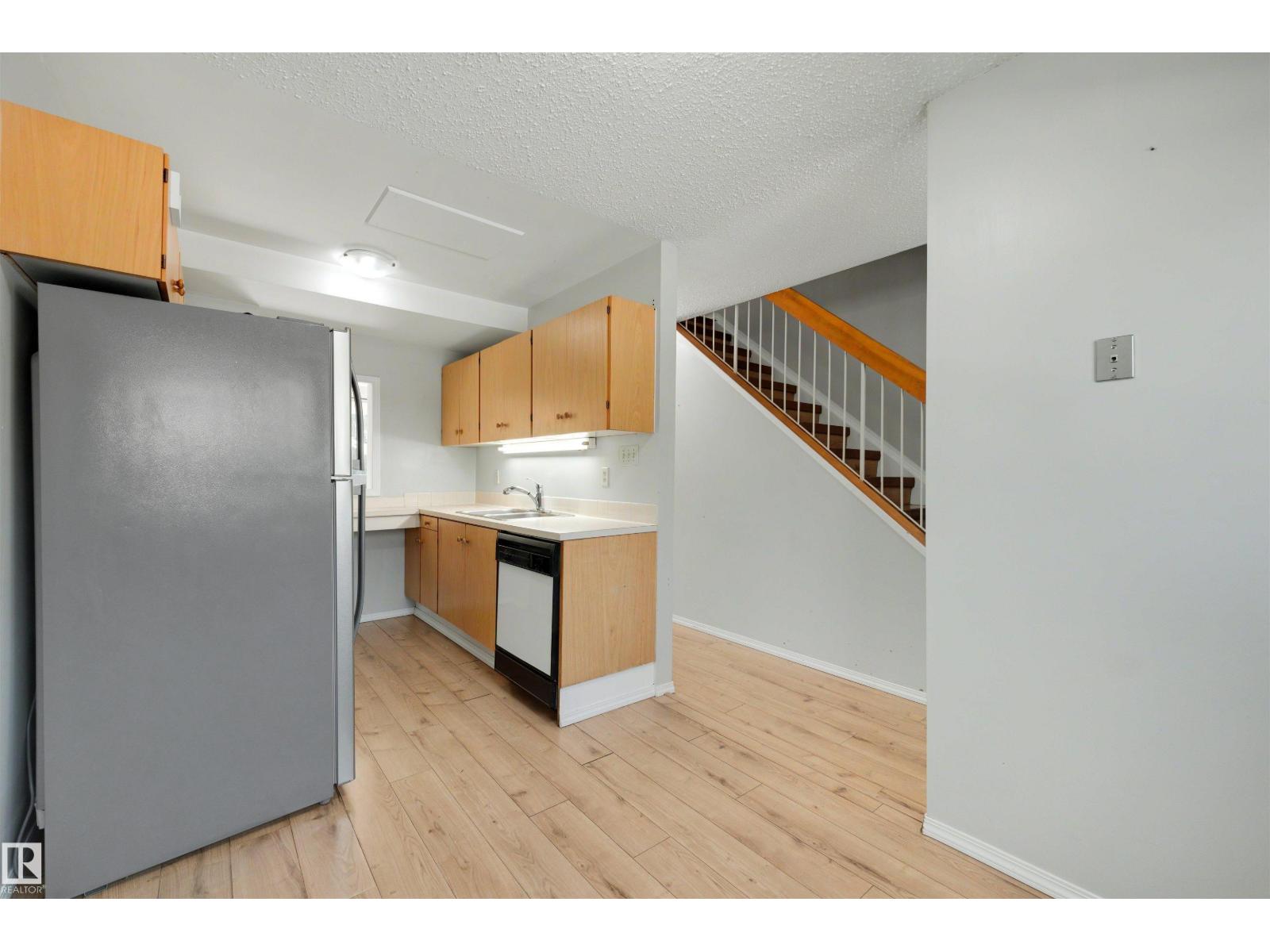 12080 25 Av Nw Property Photo 6