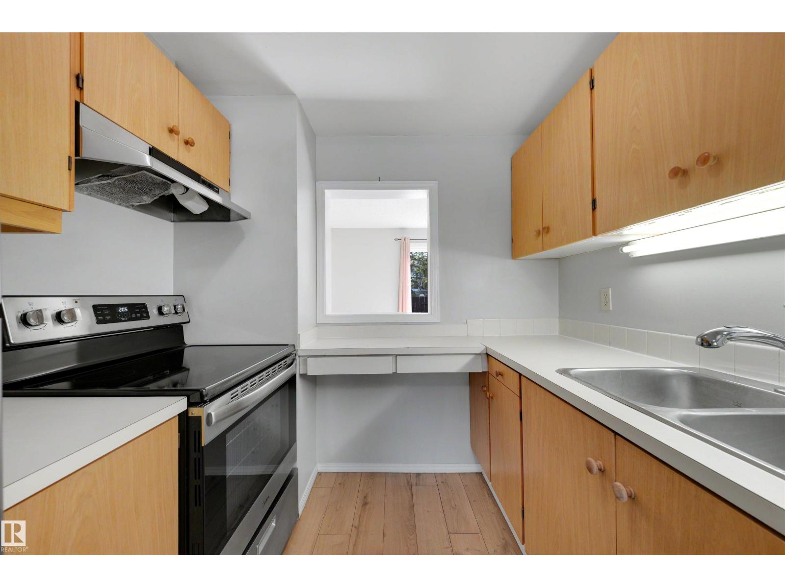 12080 25 Av Nw Property Photo 7