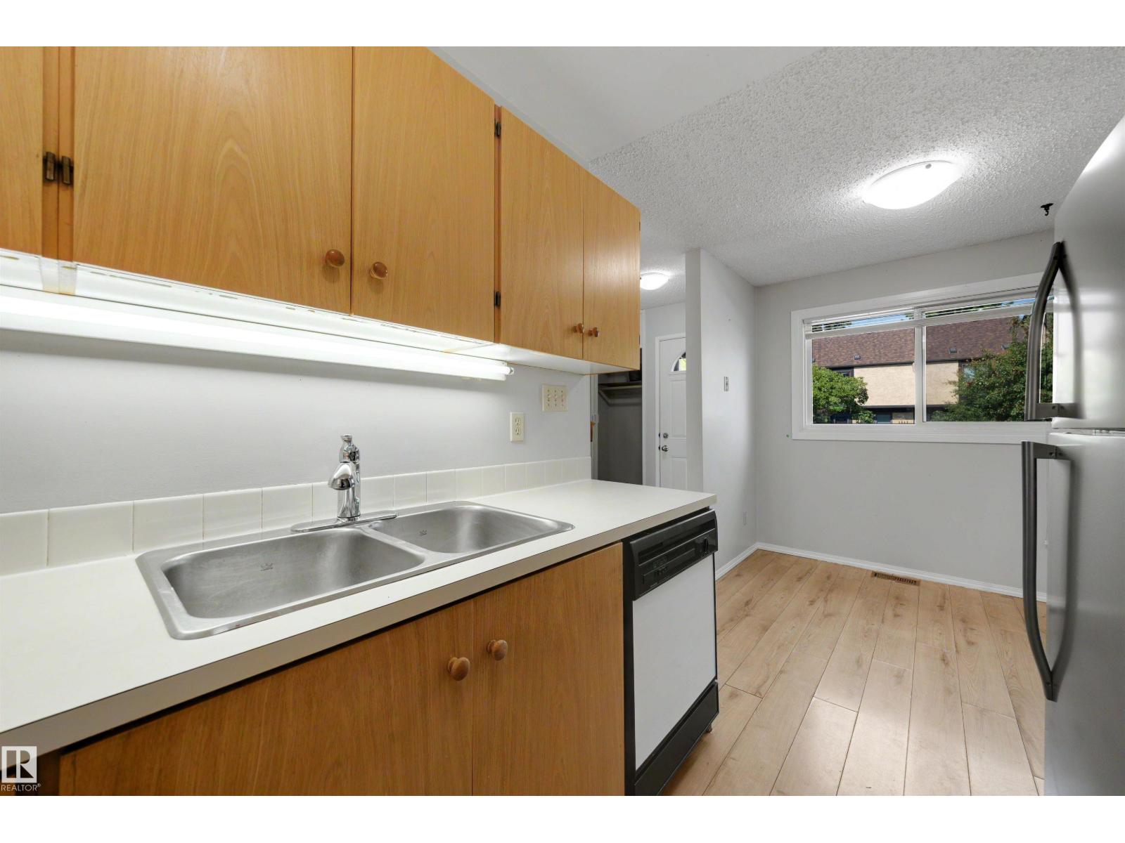 12080 25 Av Nw Property Photo 8