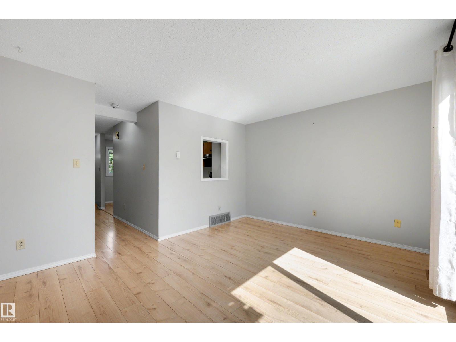 12080 25 Av Nw Property Photo 11
