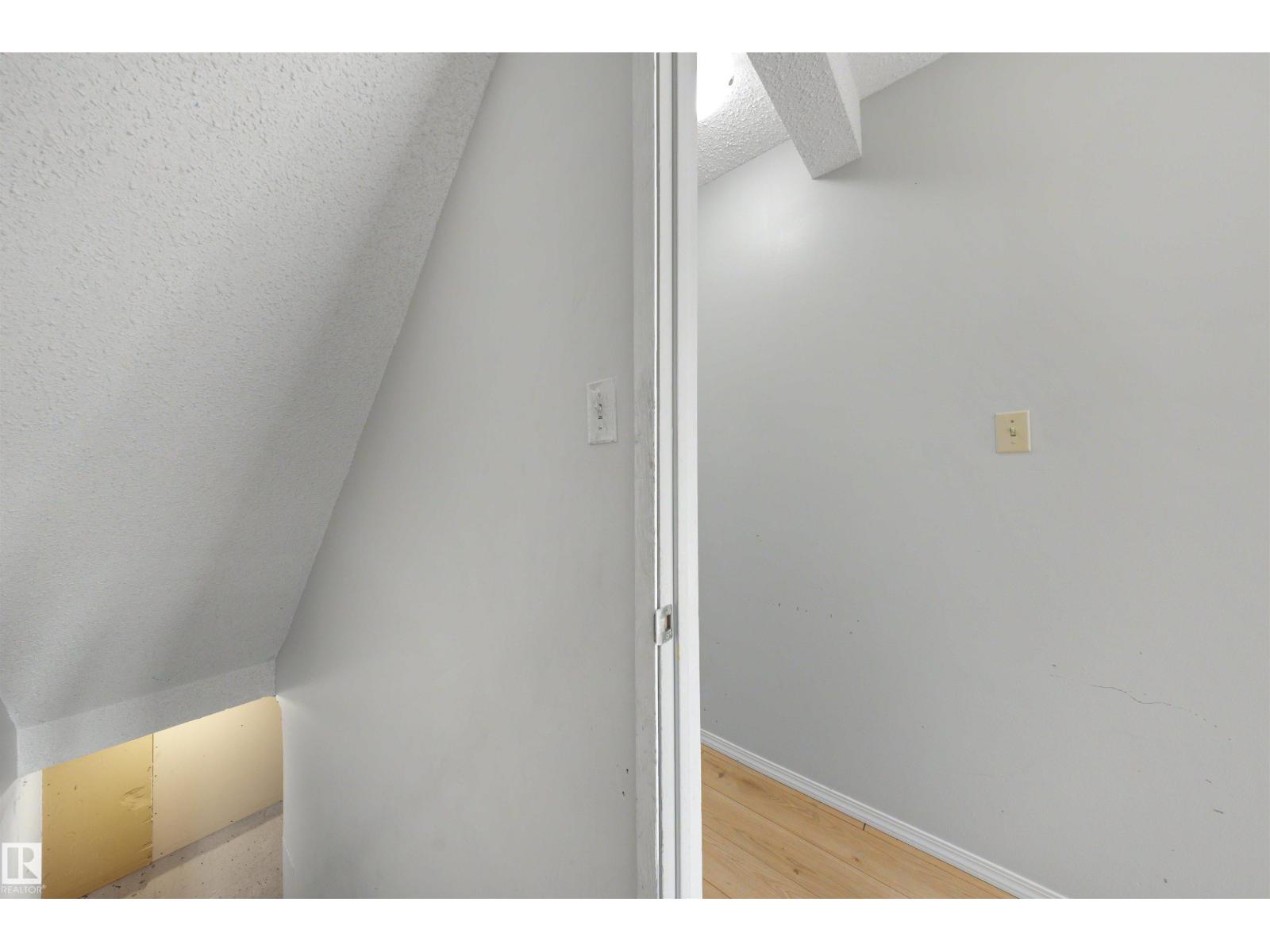 12080 25 Av Nw Property Photo 12