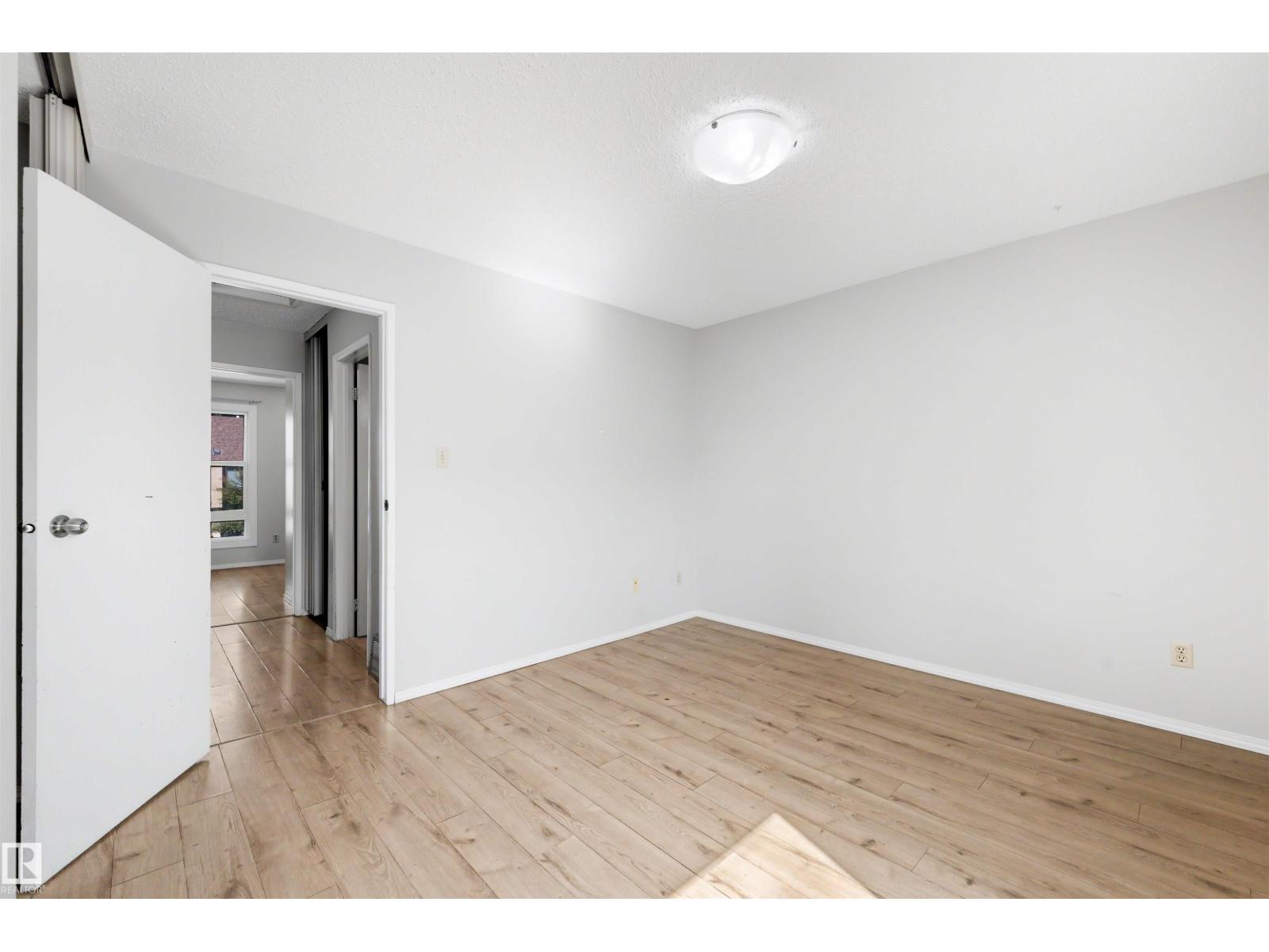 12080 25 Av Nw Property Photo 17