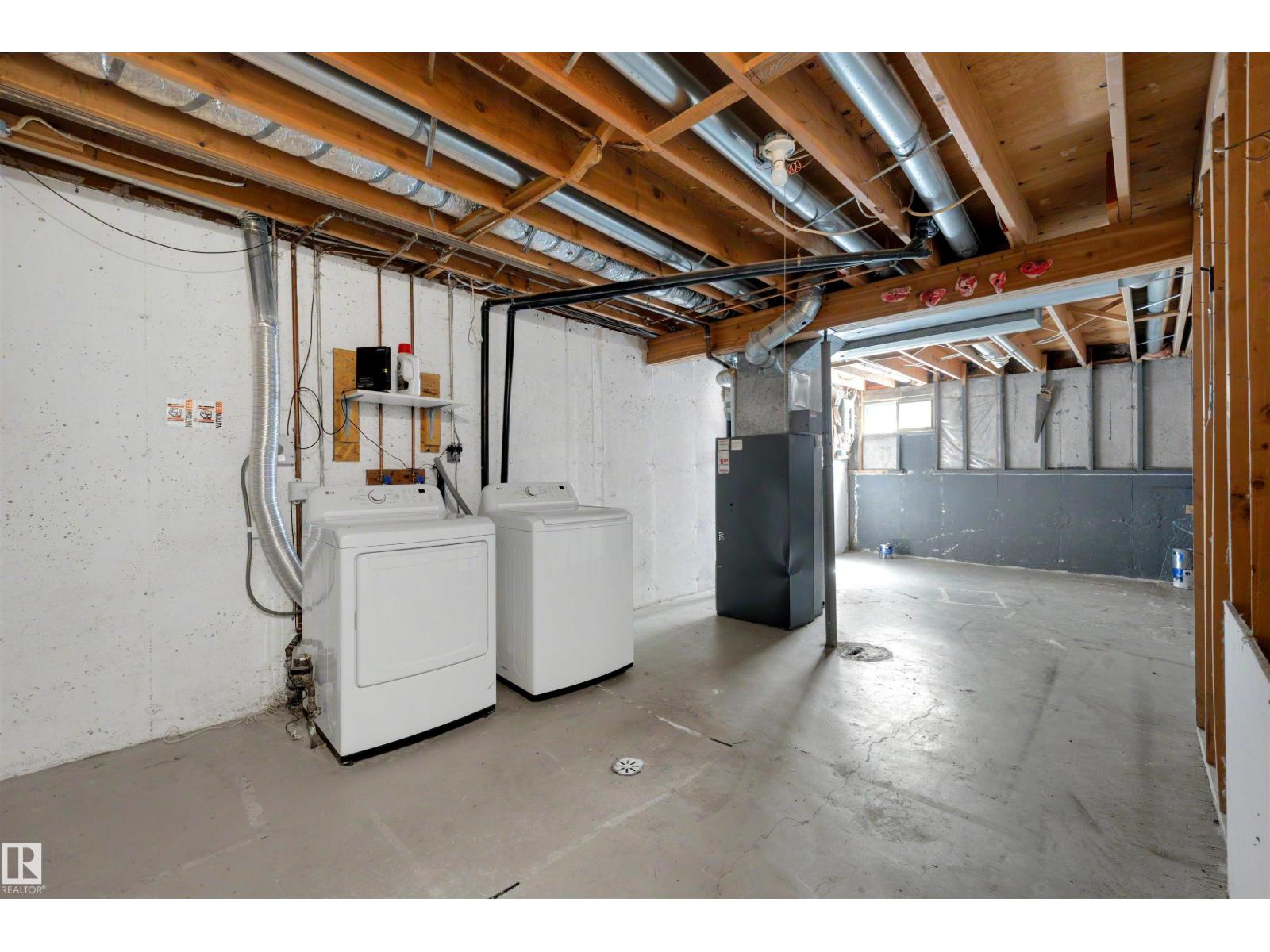 12080 25 Av Nw Property Photo 23