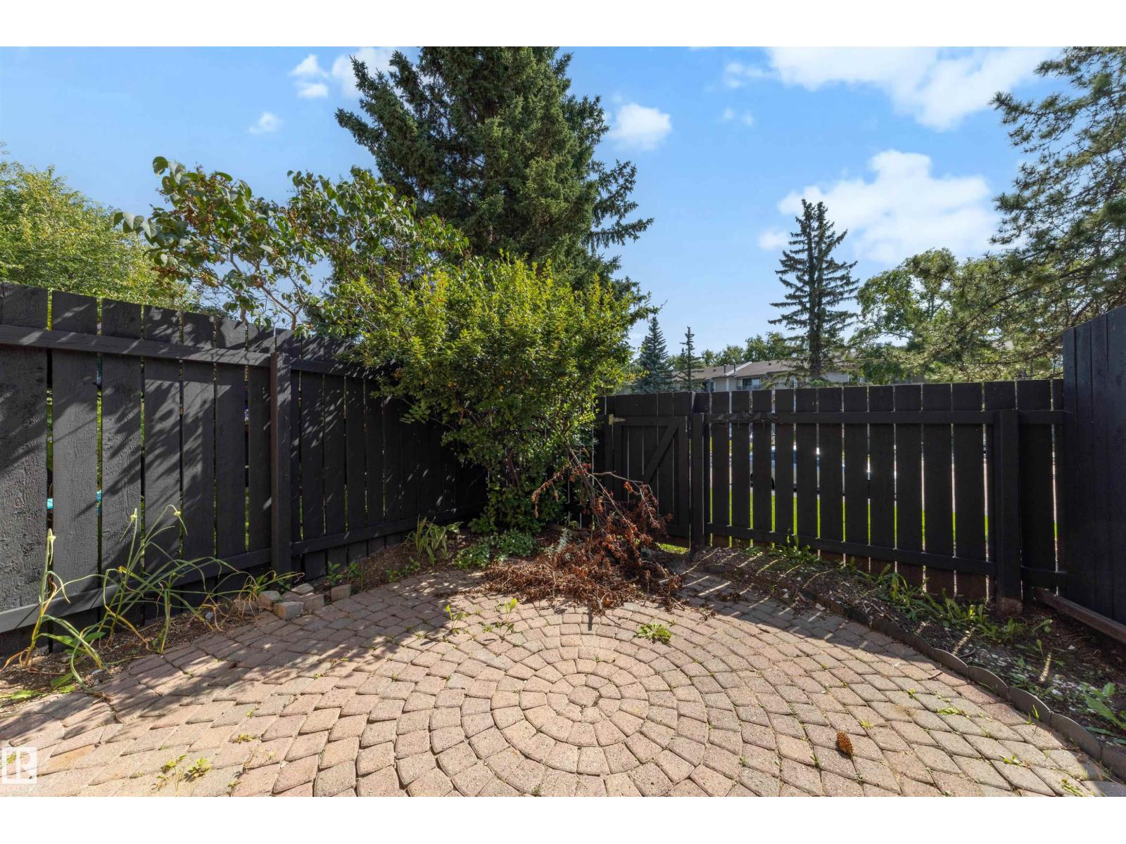 12080 25 Av Nw Property Photo 25