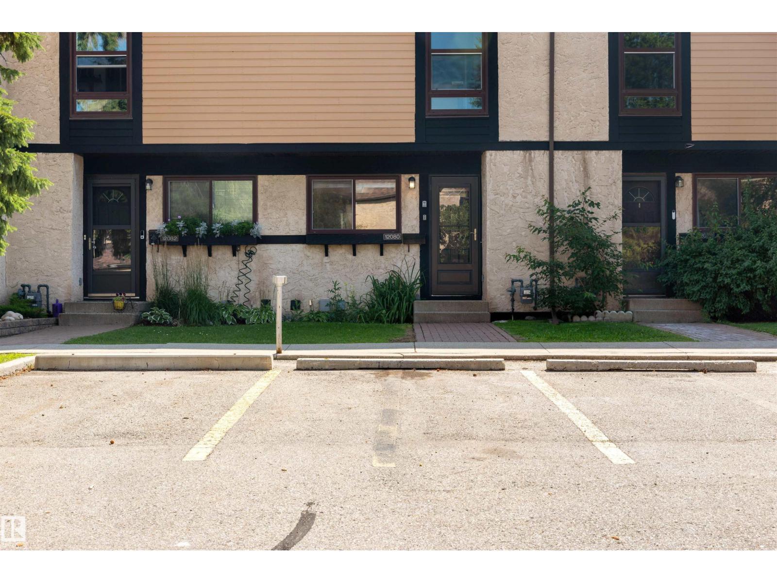 12080 25 Av Nw Property Photo 28
