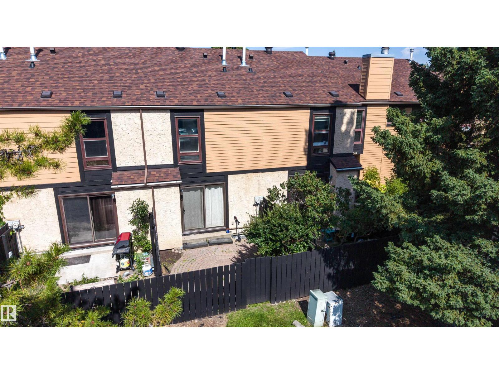 12080 25 Av Nw Property Photo 33