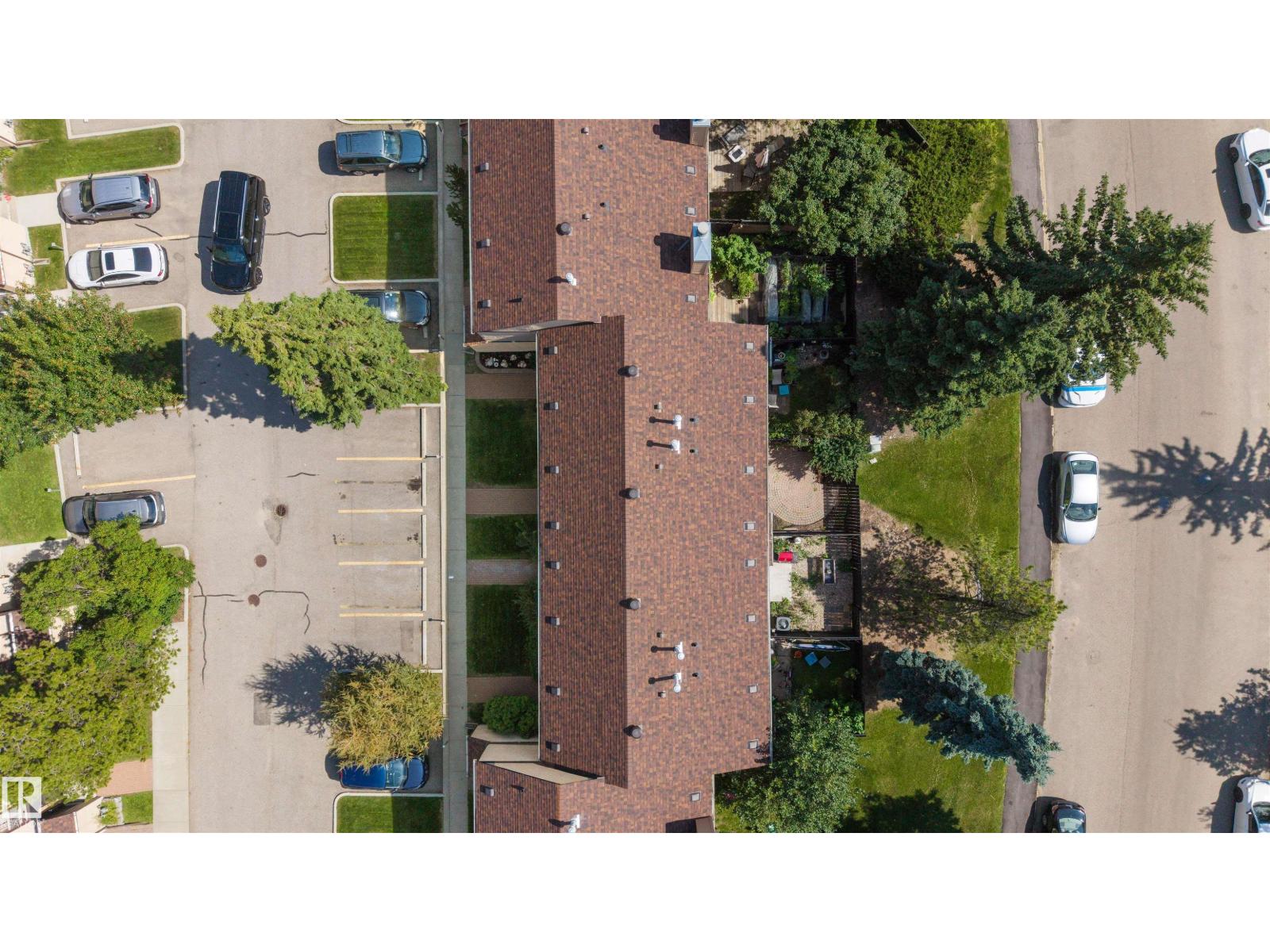 12080 25 Av Nw Property Photo 34