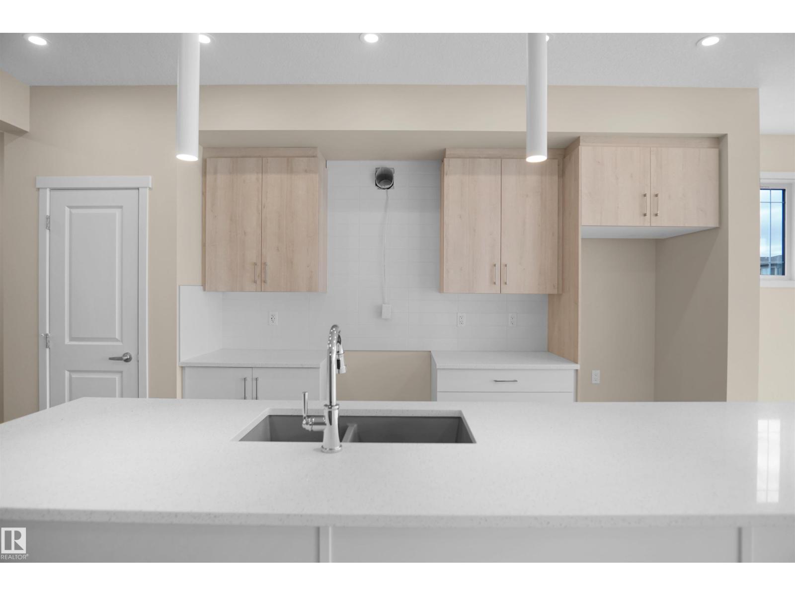 22915 95 Av Nw Property Photo 17