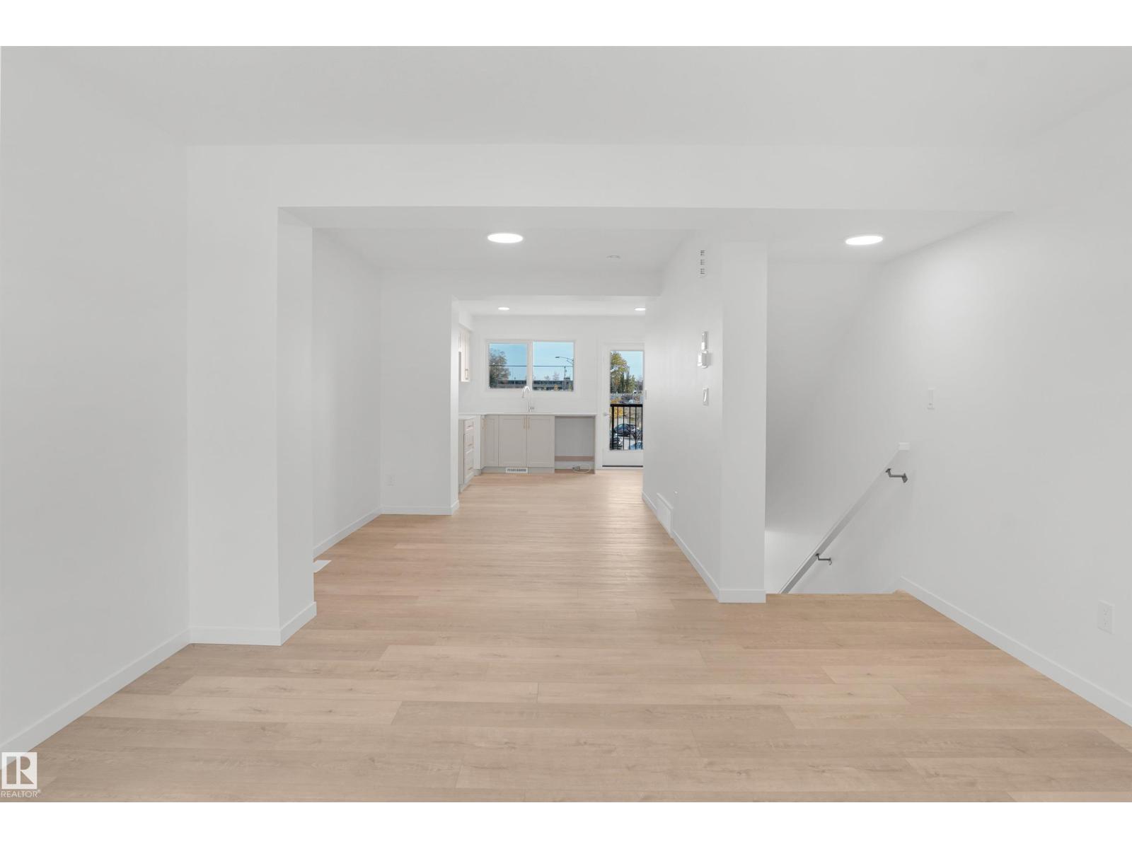 #4 150 Cashman Cr Sw Property Photo 8