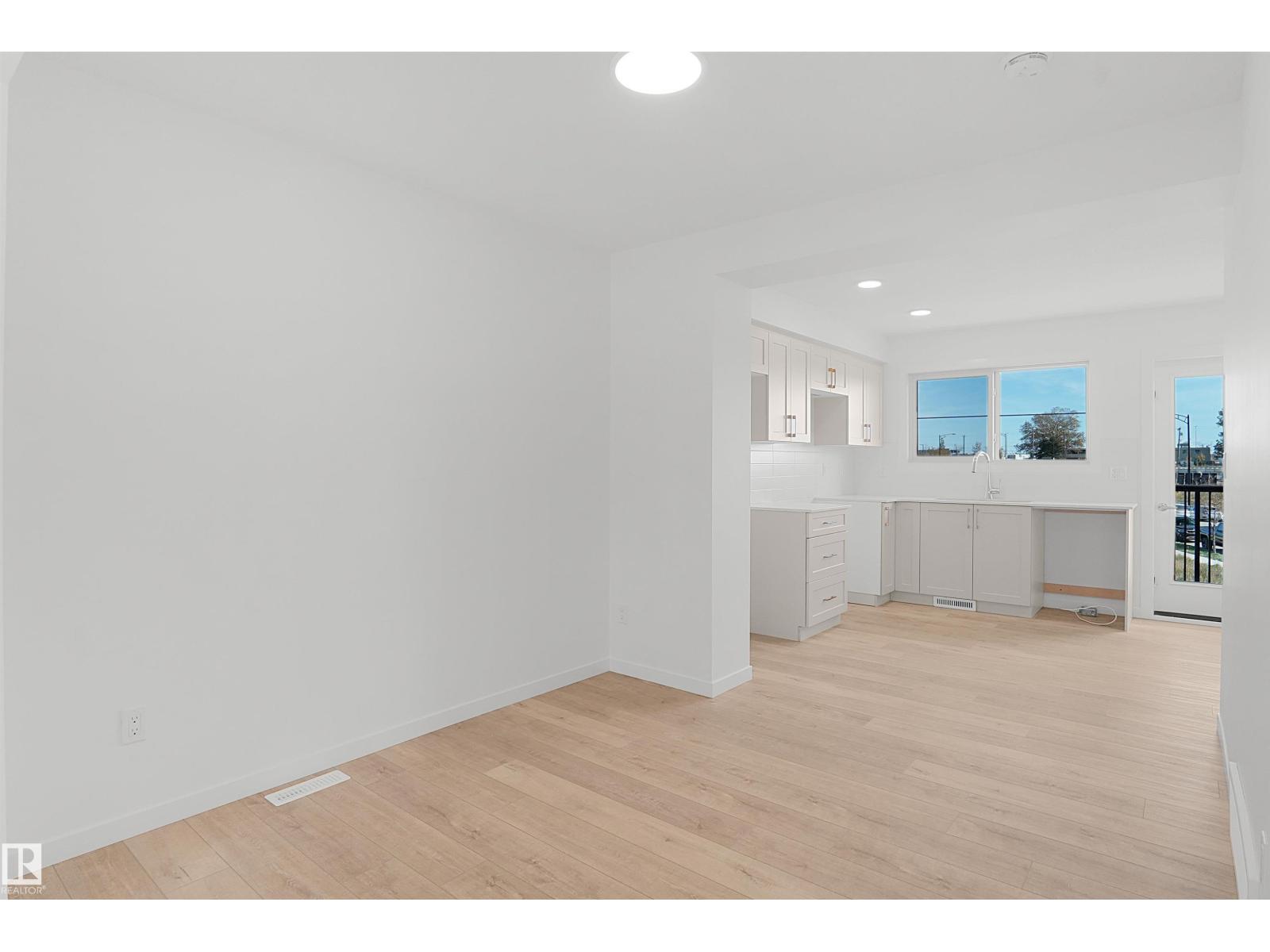 #4 150 Cashman Cr Sw Property Photo 10