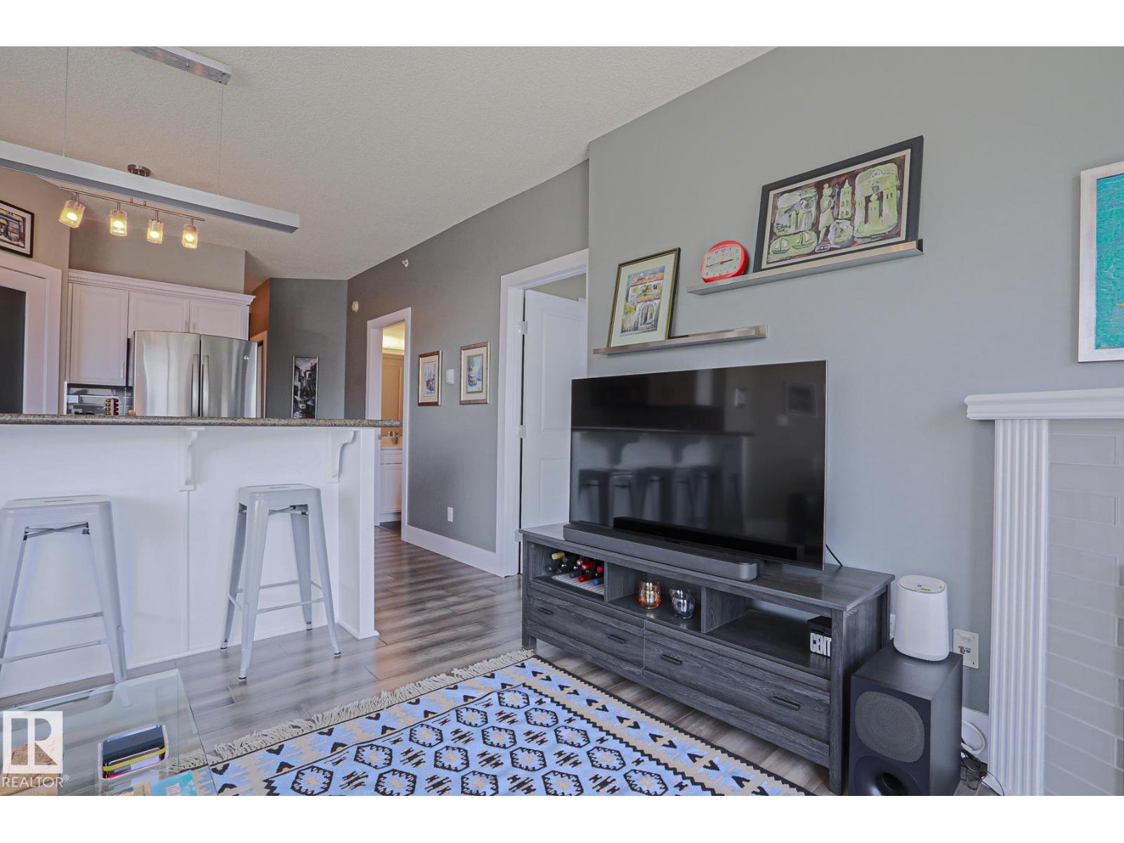 #1004 10504 99 Av Nw Property Photo 4