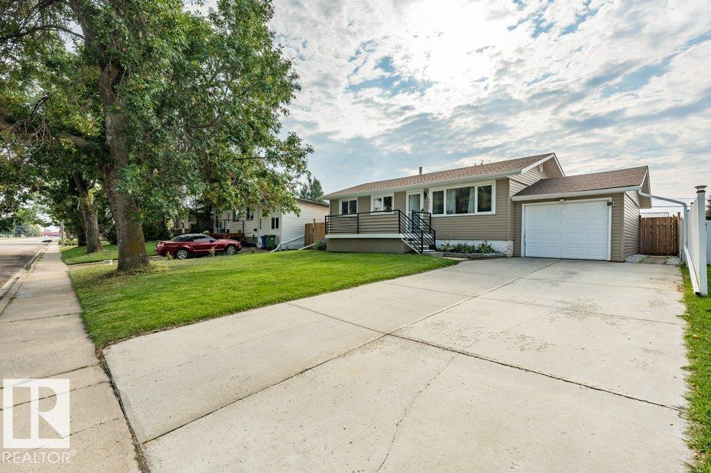 4012 55 St Property Photo 2