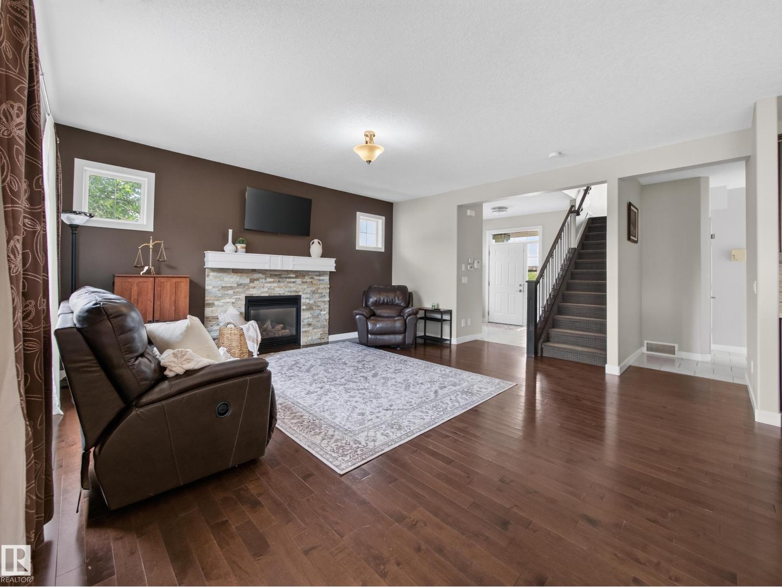 5718 42 St Property Photo 3