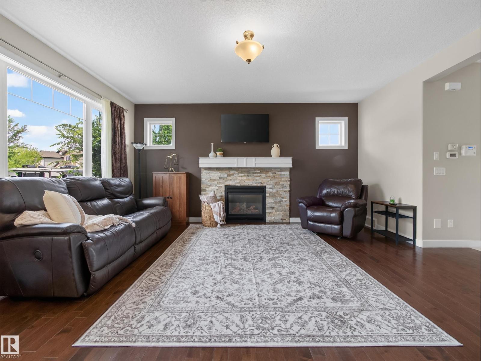5718 42 St Property Photo 4