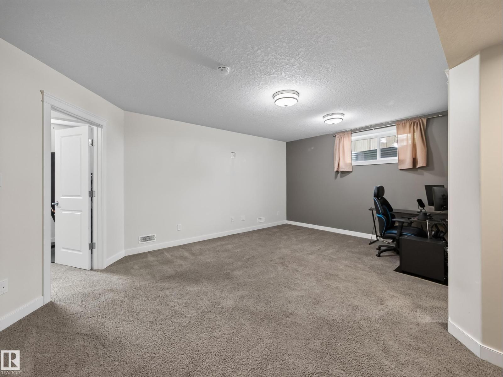 5718 42 St Property Photo 32