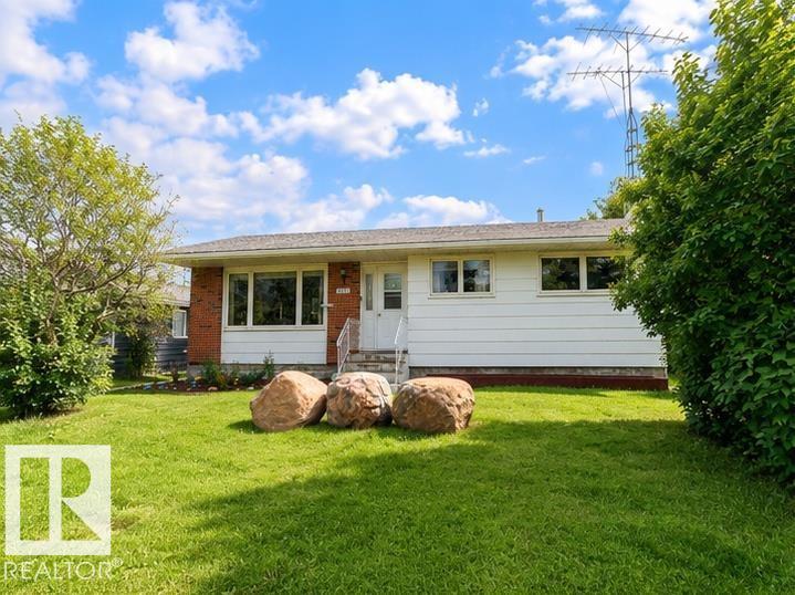 4506 47 AV Property Photo 1
