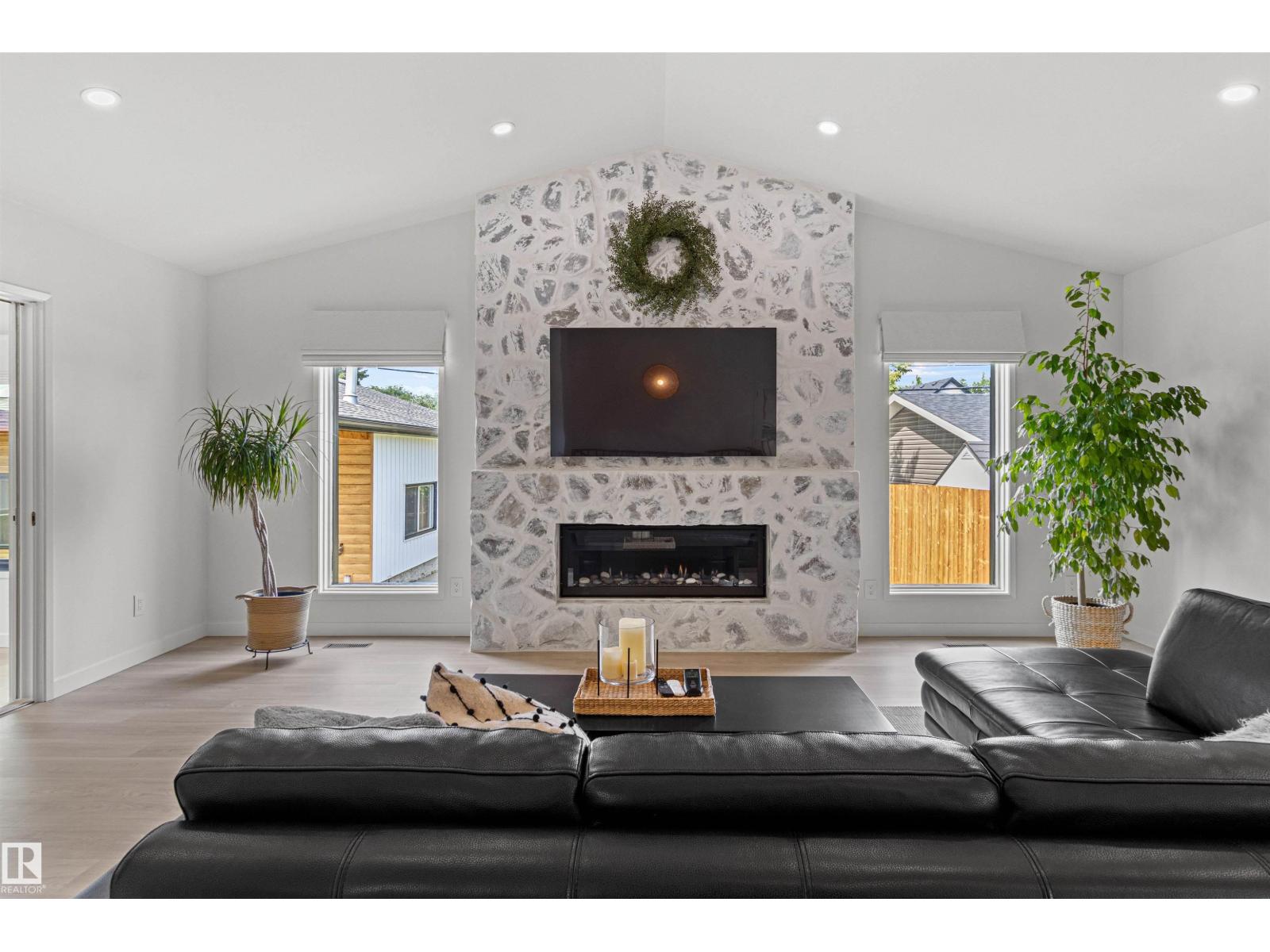 4704 106a Av Nw Property Photo 4