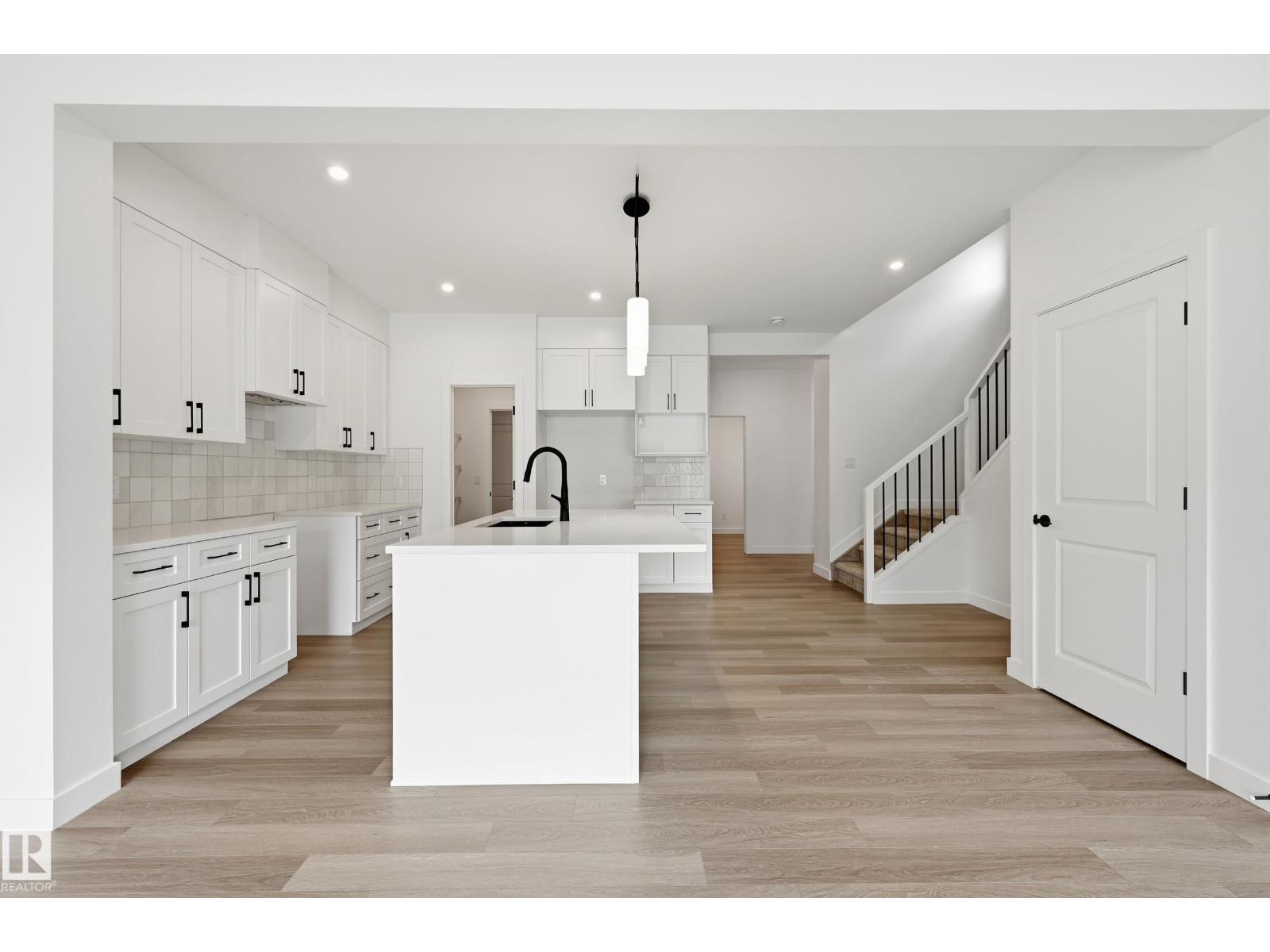 22615 89 Av Nw Property Photo 9