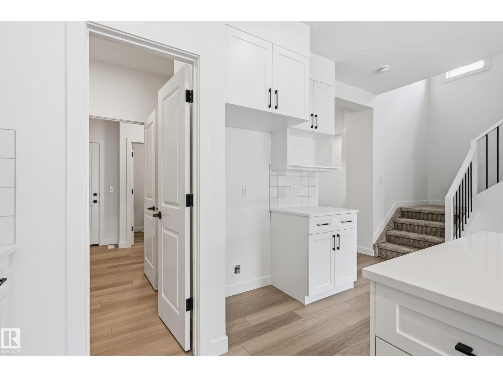 22615 89 Av Nw Property Photo 11