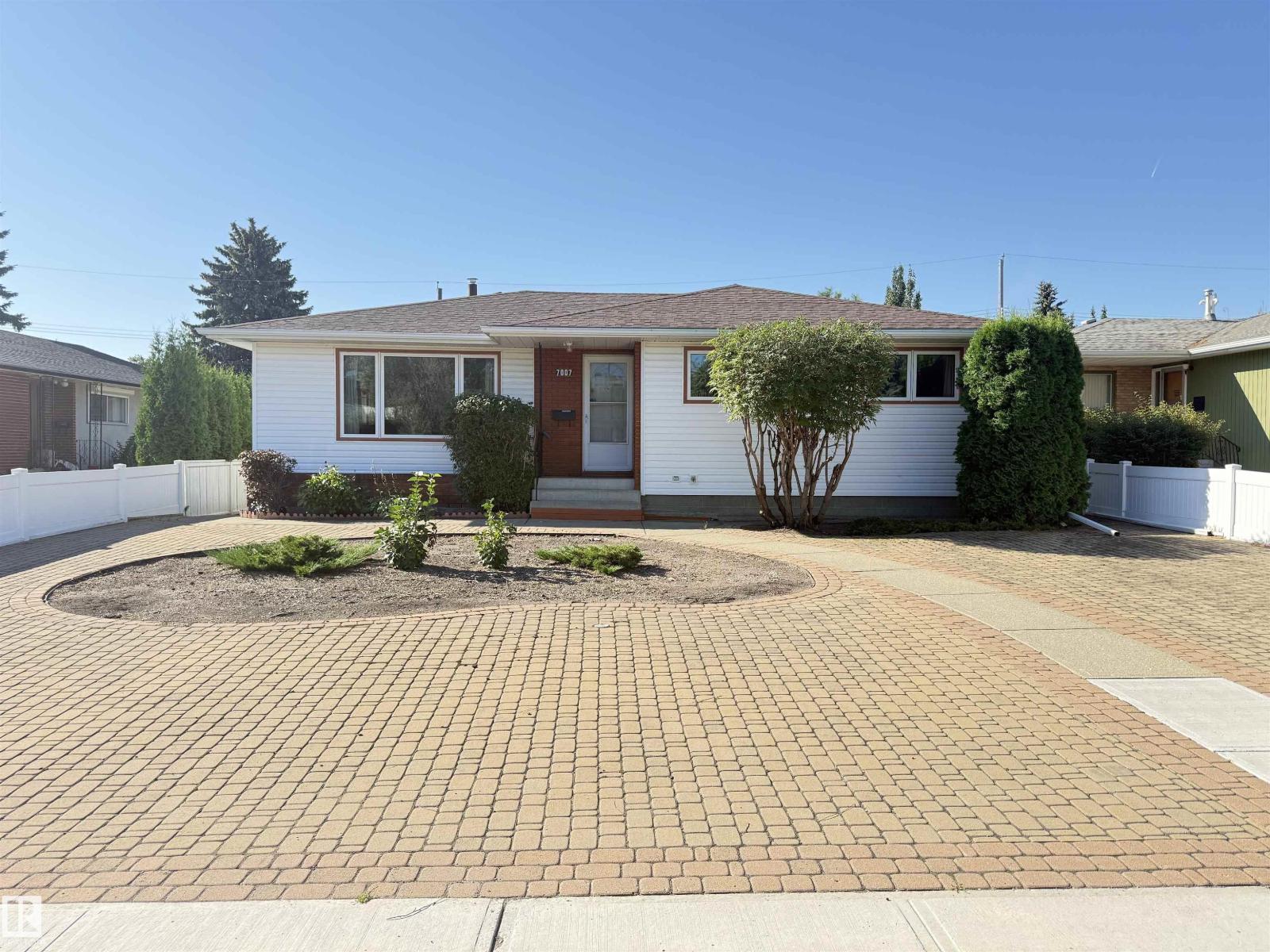 7007 91 AV NW Property Photo 1