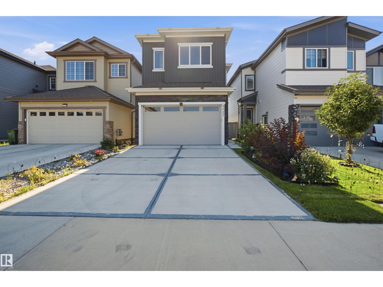 2027 13 AV NW Property Photo 1