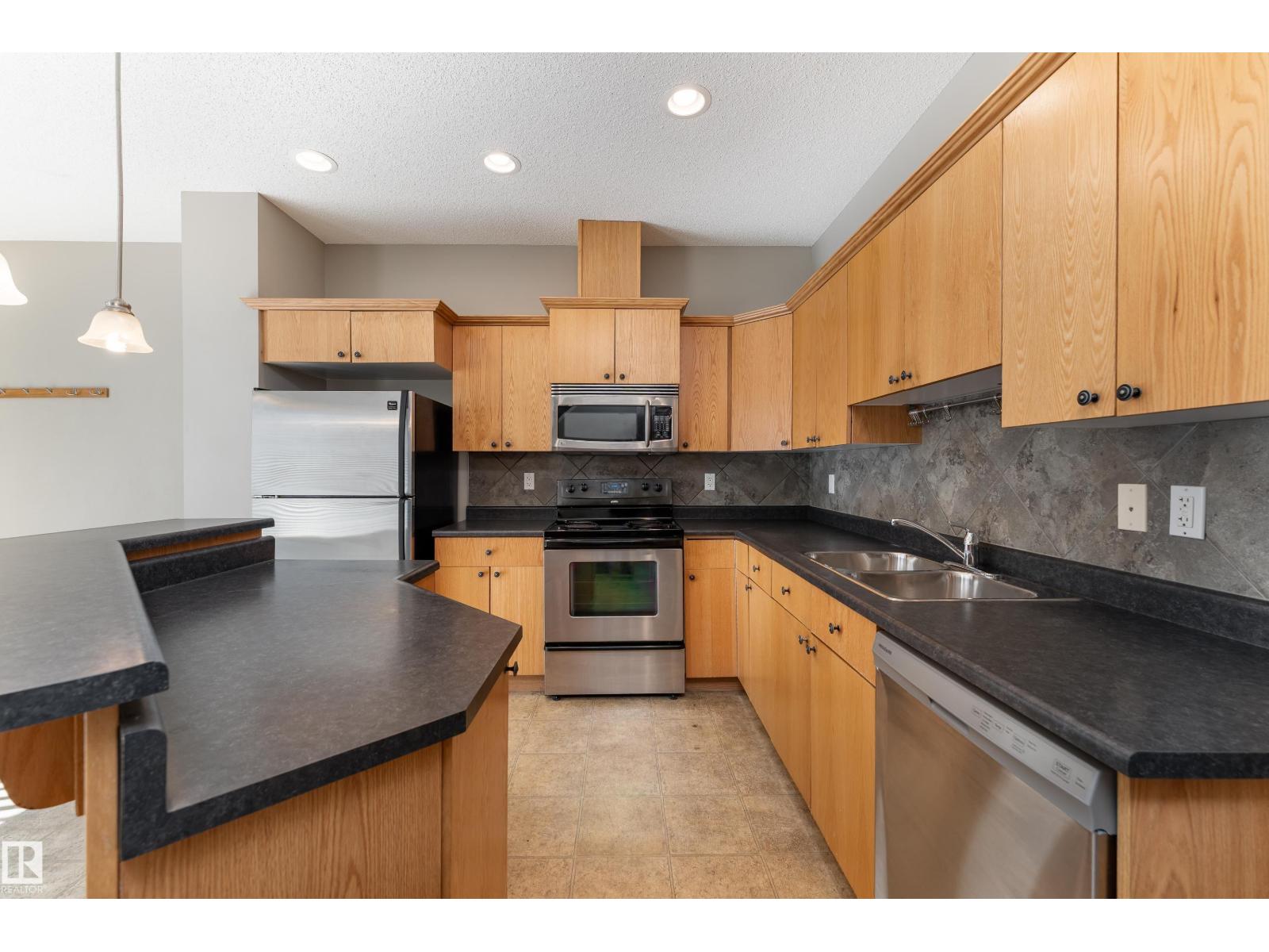 #72 13825 155 Av Nw Property Photo 11