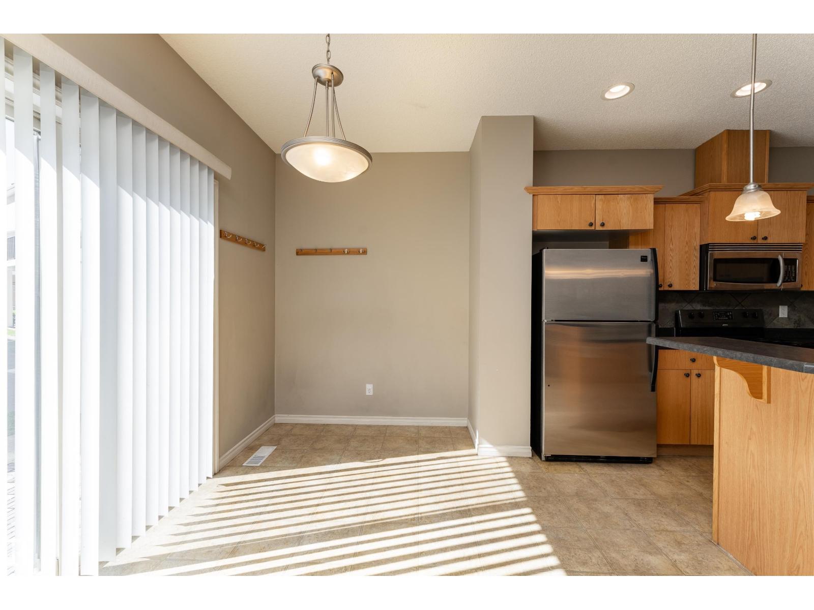 #72 13825 155 Av Nw Property Photo 14