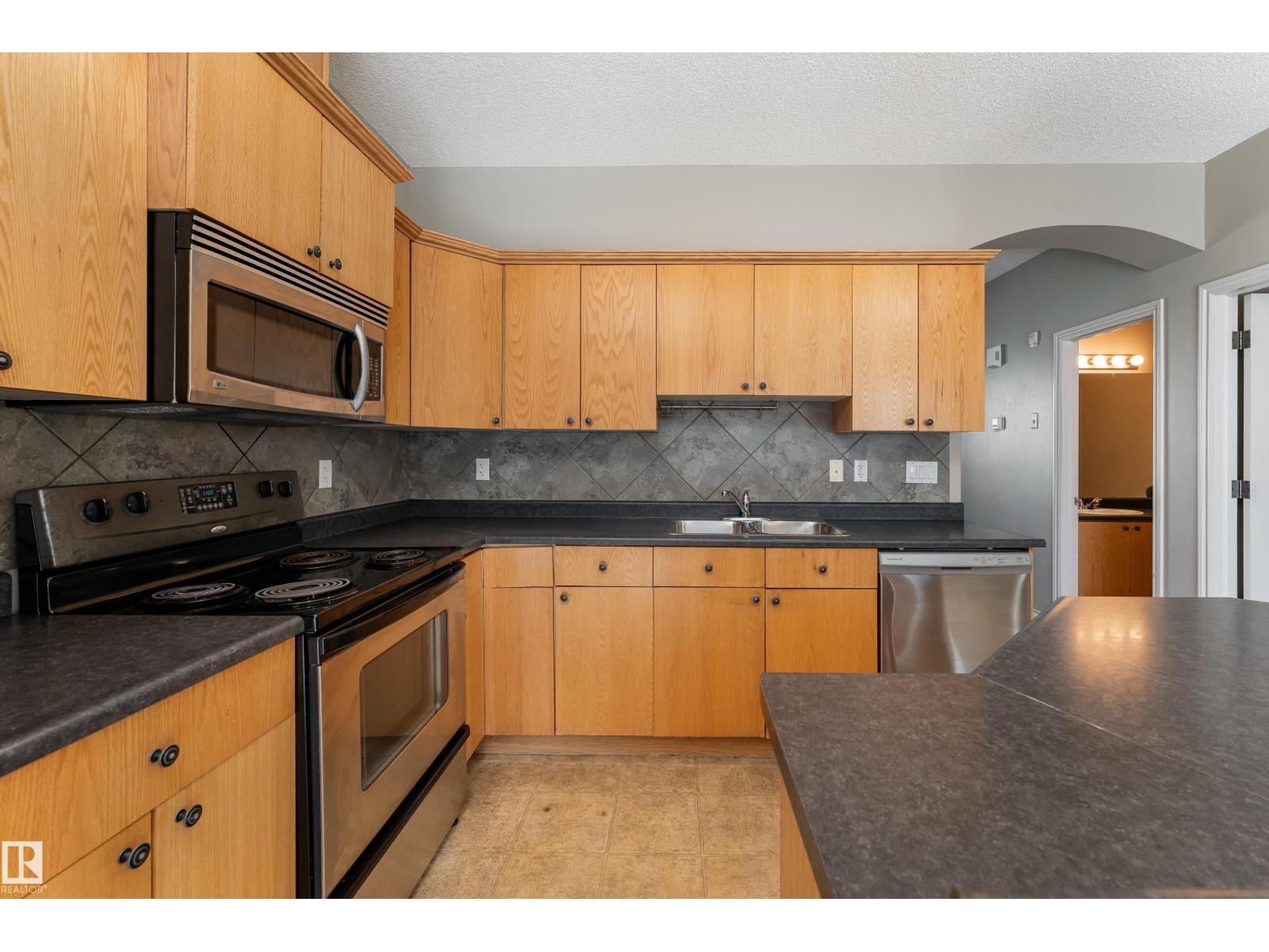 #72 13825 155 Av Nw Property Photo 17