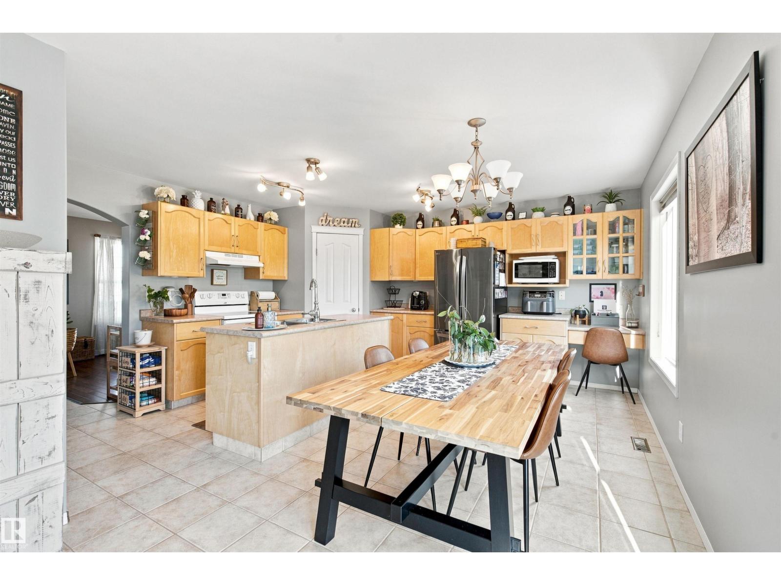 2502 6 Av Property Photo 2