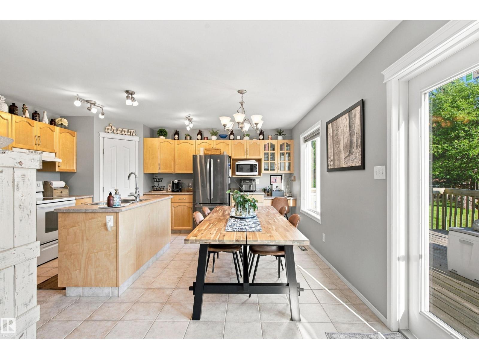 2502 6 Av Property Photo 7