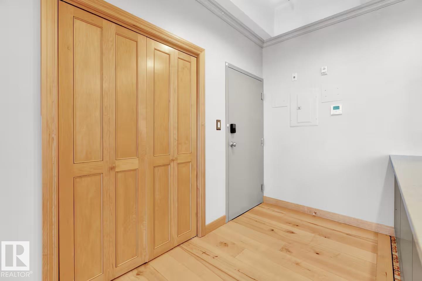 #903 10105 109 St Nw Property Photo 17