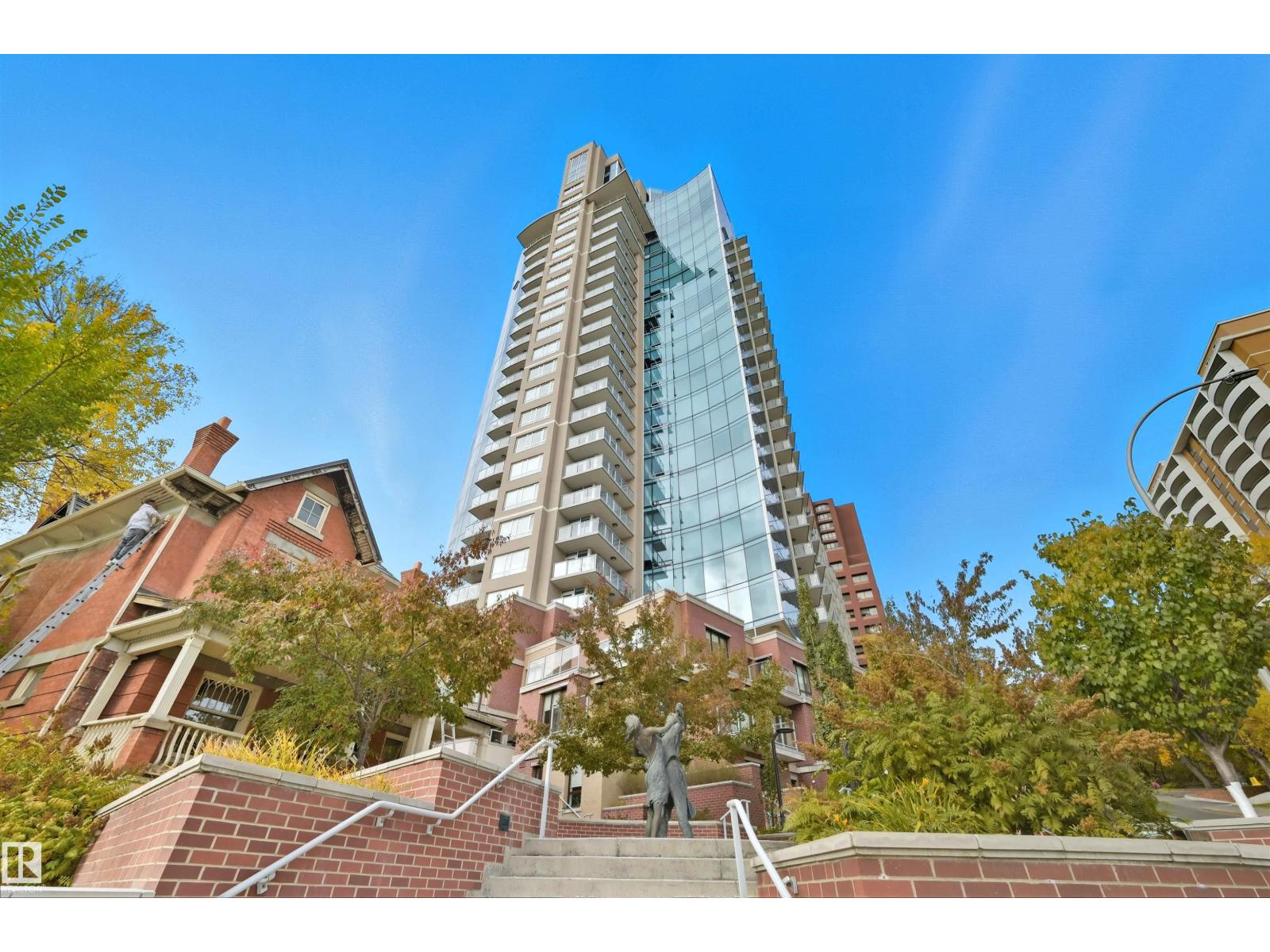 #2002 9720 106 ST NW Property Photo 1