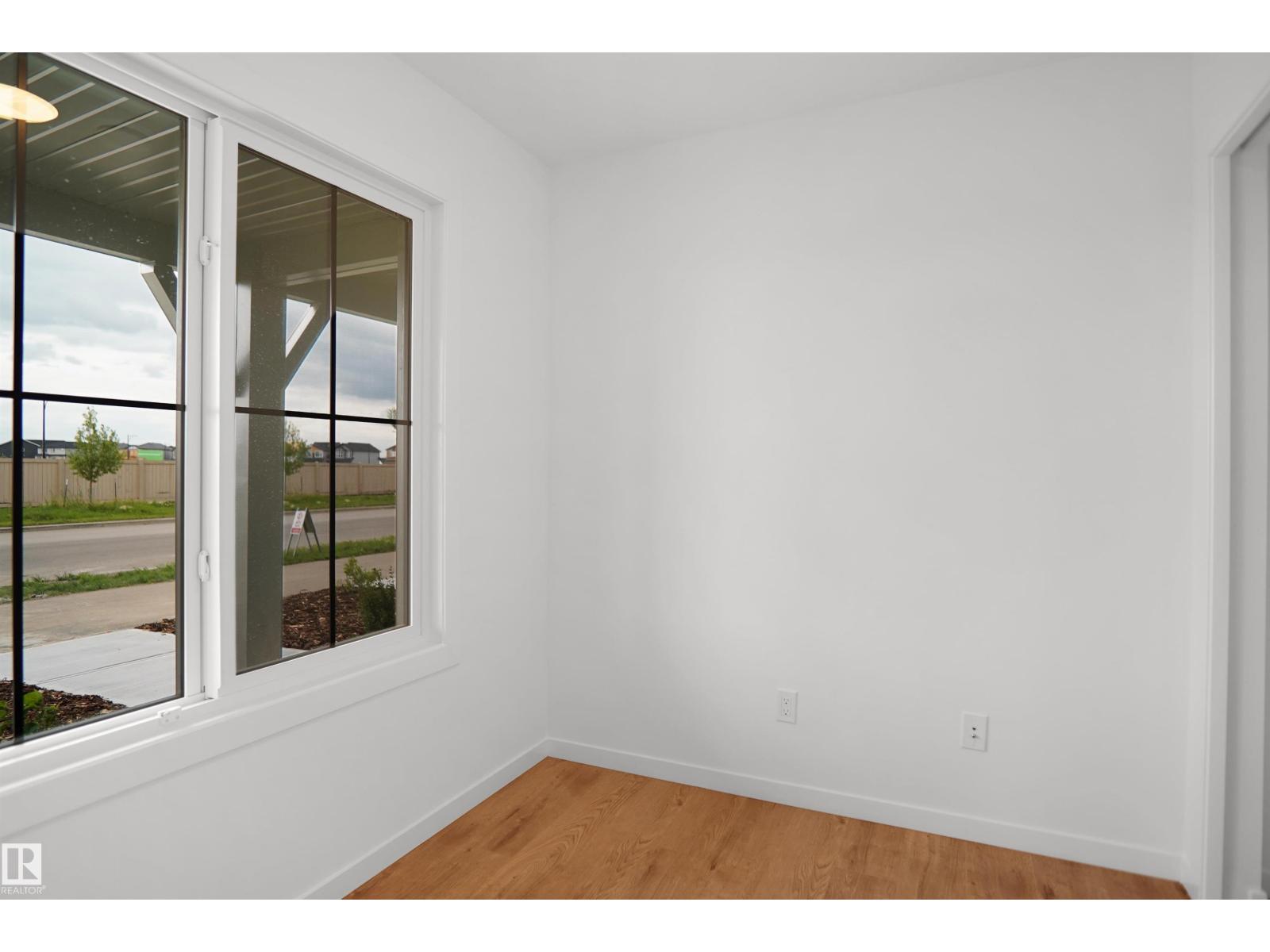 #93 3705 141 St Sw Property Photo 4