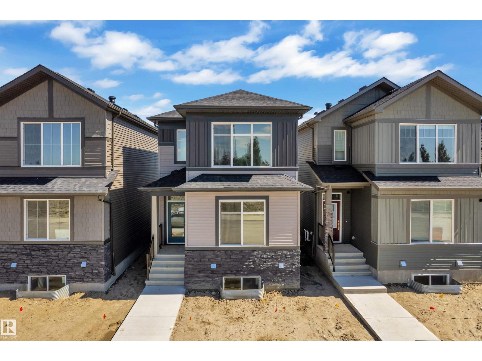 213 Falcon Crescent Property Photo 1