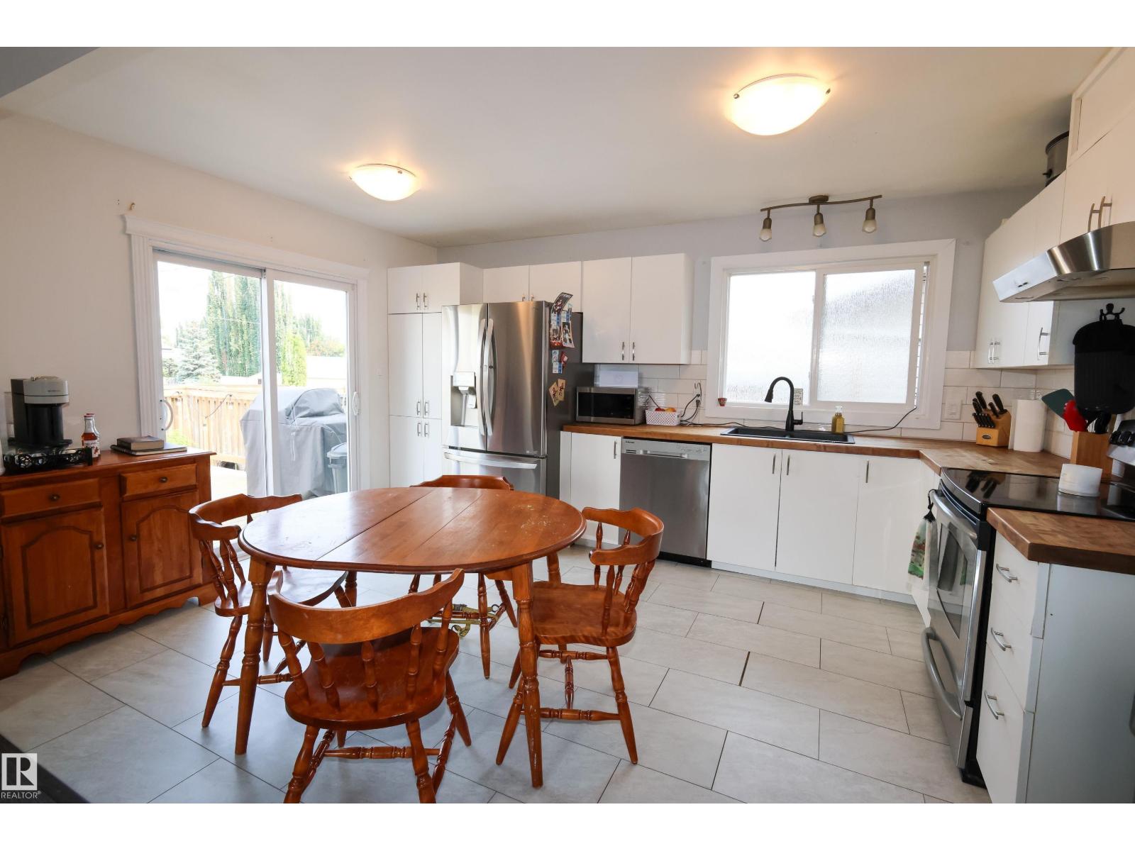 4811 50 St Property Photo 5