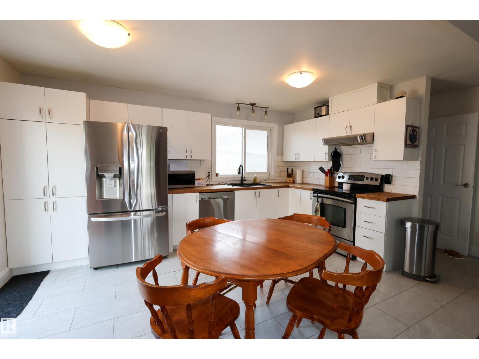 4811 50 St Property Photo 6