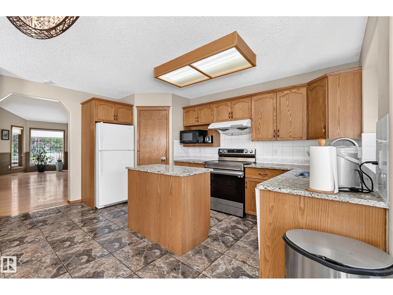 271 Ormsby Rd E Nw Property Photo 7