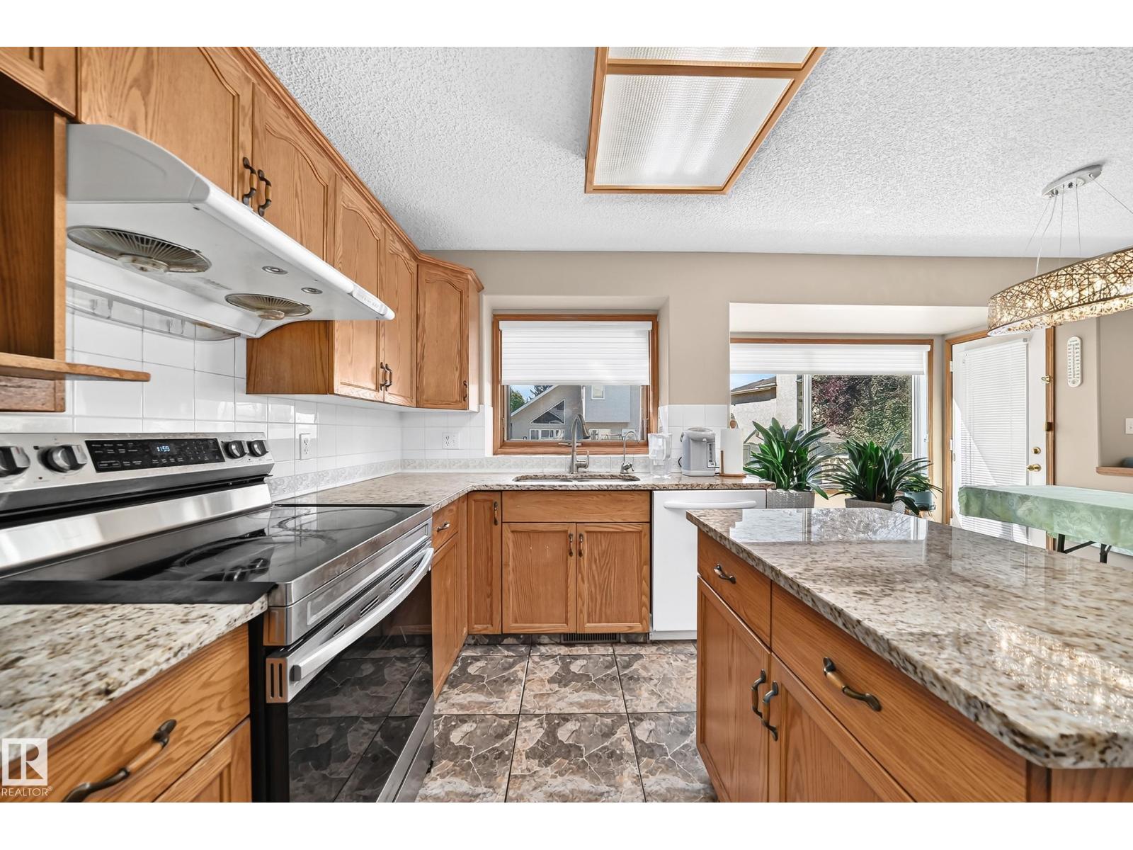 271 Ormsby Rd E Nw Property Photo 8