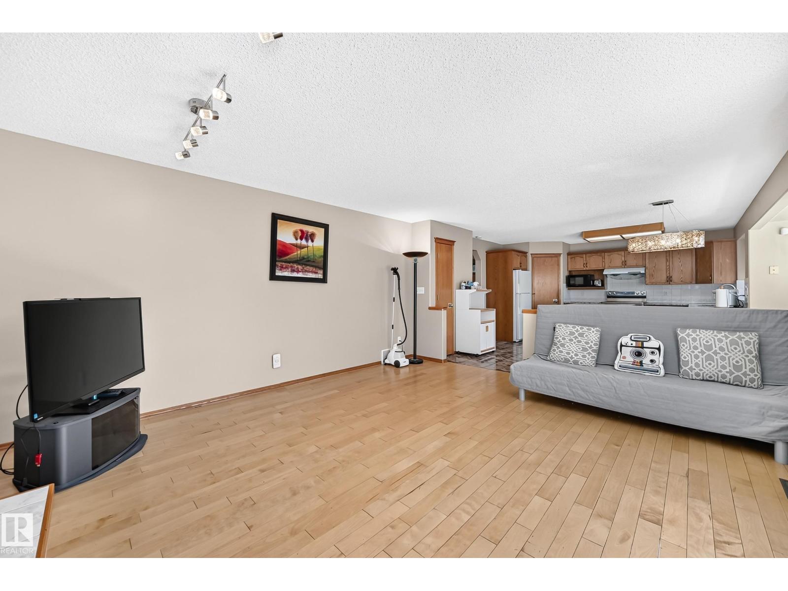 271 Ormsby Rd E Nw Property Photo 18