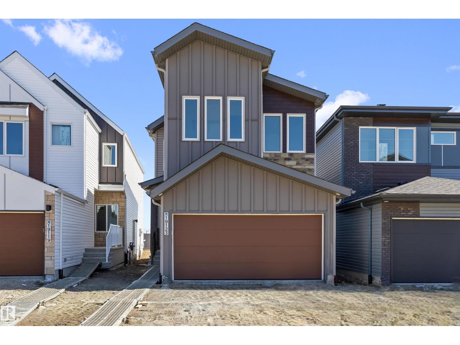 19123 20 Av Nw Property Photo 1